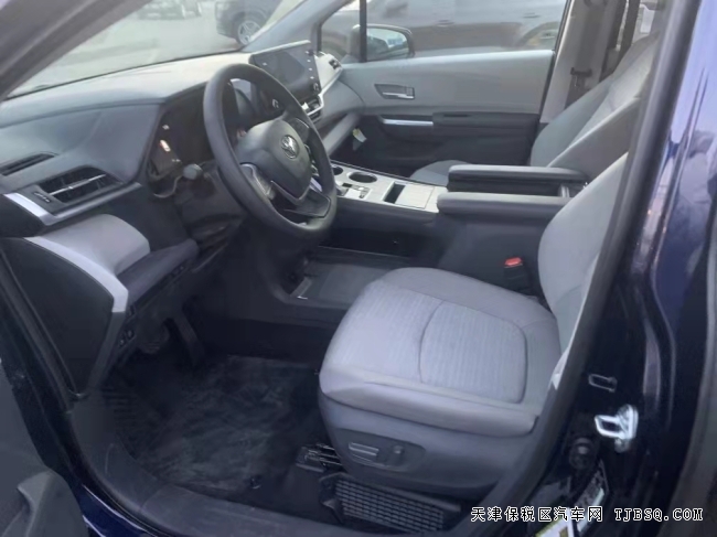 21款丰田塞纳 2.5油电混动 两区 XLE 特价 40万