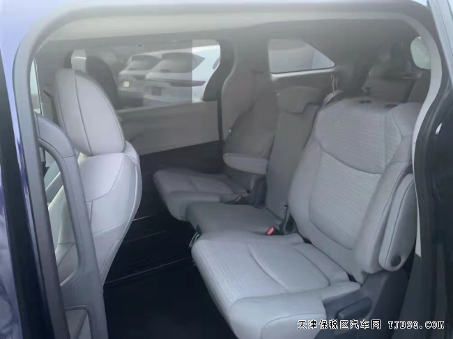 21款丰田塞纳 2.5油电混动 两区 XLE 特价 40万