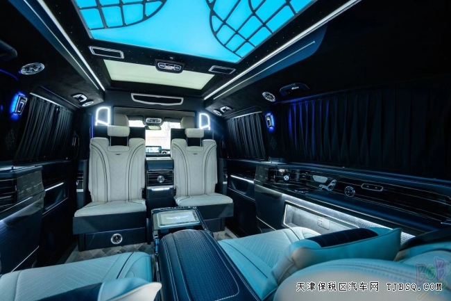 奔驰V260L 21款 高顶 豪华 舒适车型 天津 港口仅售99万提车