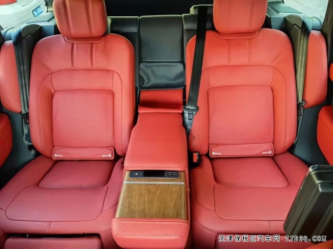 21款路虎创世加长3.0T汽油 港口仅售163.5万