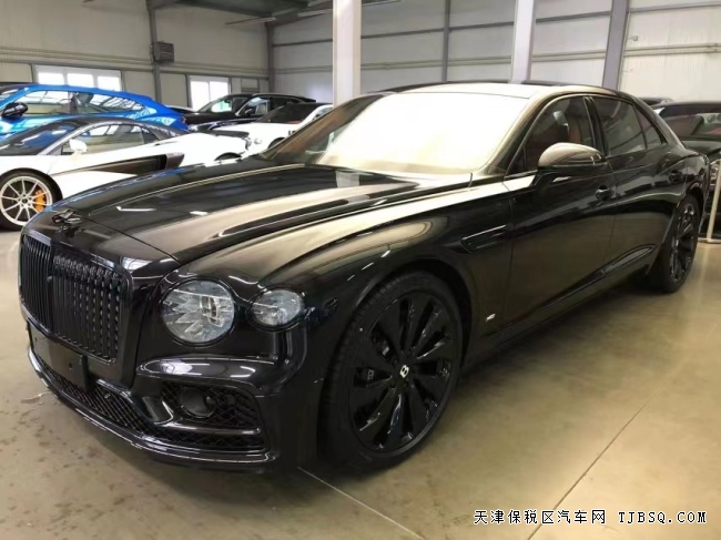 22款飞驰4.0V8 五座 顶配  398万