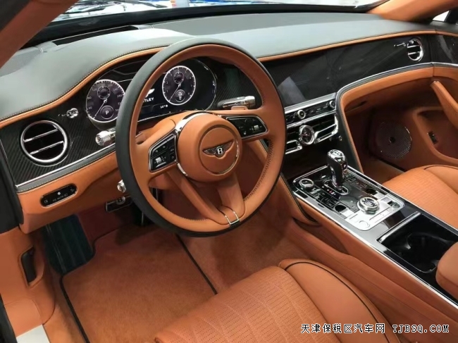 22款飞驰4.0V8 五座 顶配  398万