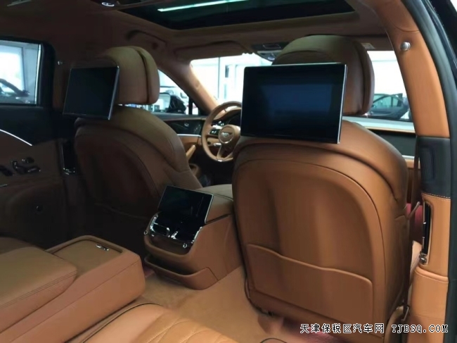 22款飞驰4.0V8 五座 顶配  398万