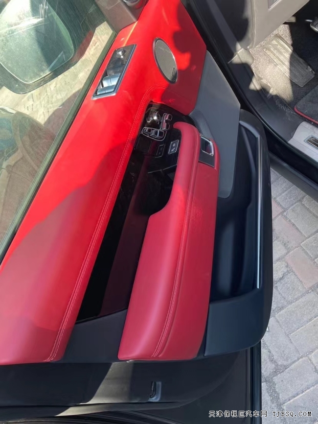 21款路虎揽胜创世加长版3.0T 特价161.5万