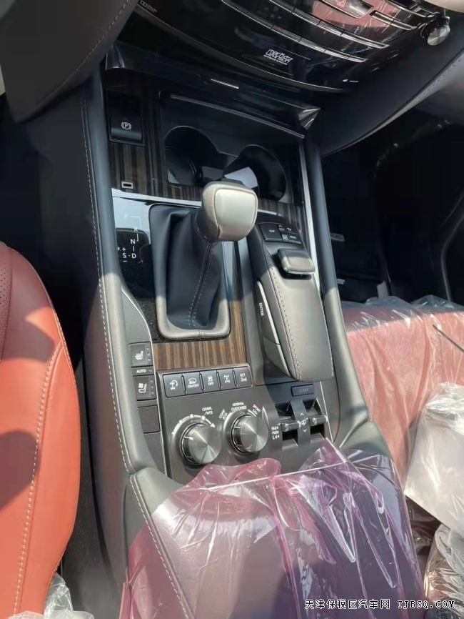 21款雷克萨斯LX570 中东铂金版 港口仅售169万