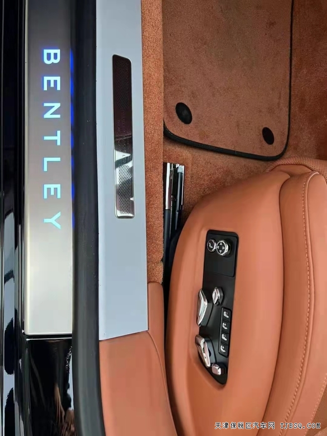 22欧规宾利飞驰 V8 港口特价 320万 现车