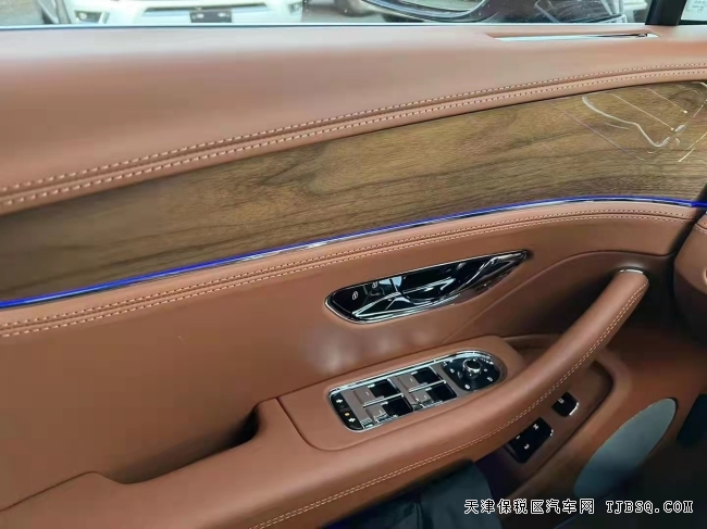 22欧规宾利飞驰 V8 港口特价 320万 现车