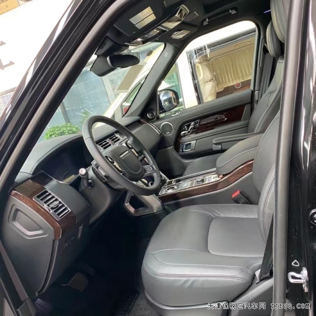 20款加版路虎行政3.0汽油P400港口 心动价格1387万