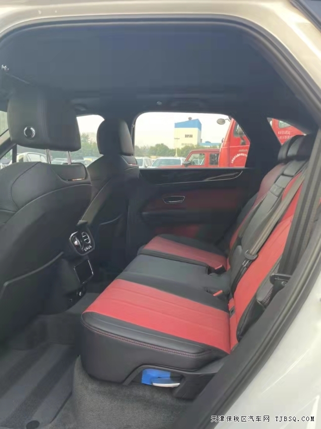 21款美版宾利添越4.0V8