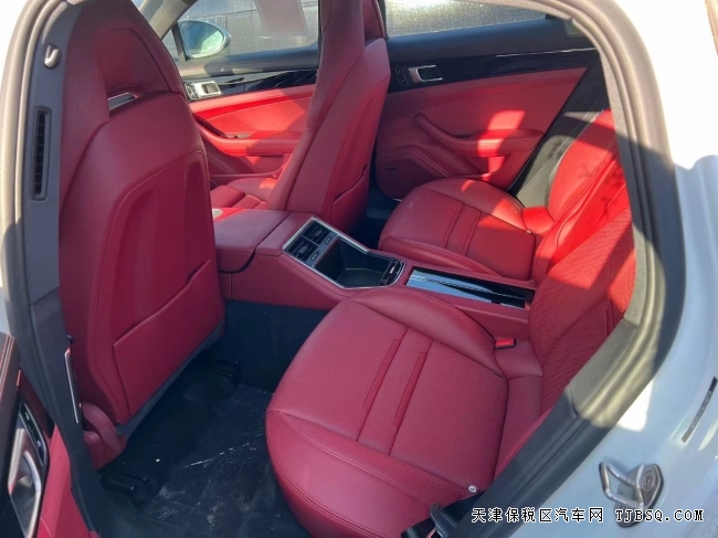 20款保时捷帕纳梅拉4S2.9T港口热卖中 20款保时捷帕纳梅拉4S2.9T港口热卖中