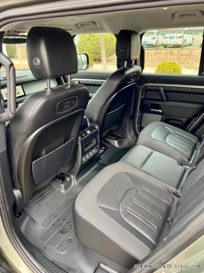 20款路虎卫士2.0P300四门