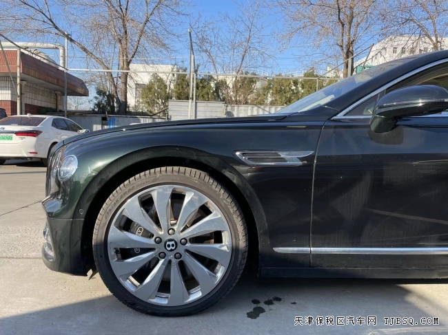 欧规宾利飞驰v8 尊贵不失动感  天津港口热卖中 345提车