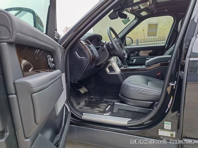 21款路虎揽胜3.0行政黑曜限量版 港口现车特价128万