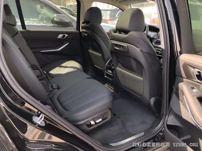 22款宝马X7港口甩卖中