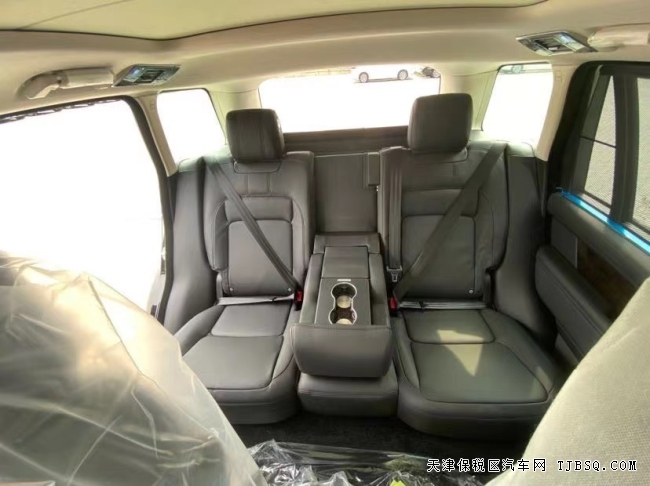 2020款中东版3.0汽油行政加长港口库存处理中