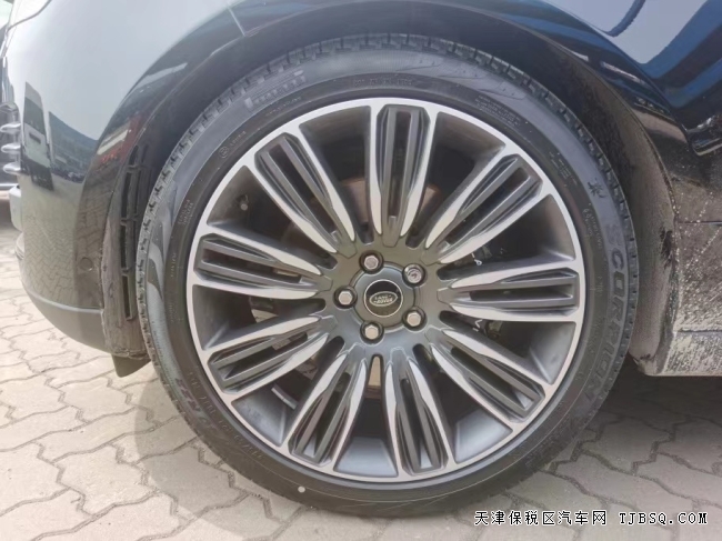 天津港平行进口车22款路虎揽胜3.0T黑曜港口钜惠158万