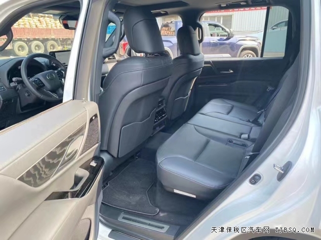 平行进口22款雷克萨斯LX600现车到店港口热卖238万