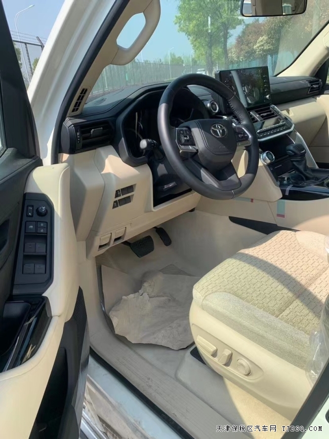 中东版22新款丰田兰德酷路泽LC300平行进口陆地巡洋舰特价