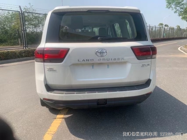 中东版22新款丰田兰德酷路泽LC300平行进口陆地巡洋舰特价