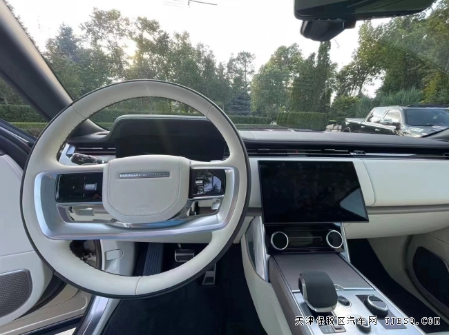 天津港平行进口车23款路虎标轴港口现车一台174飞全国