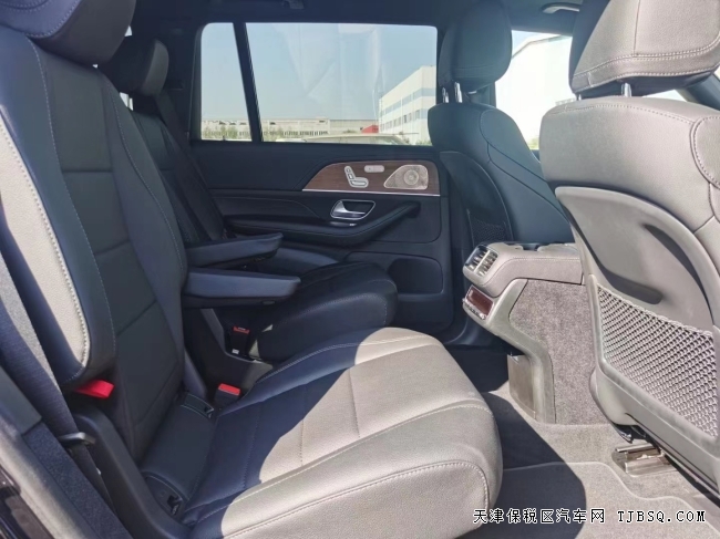 天津港最新22款奔驰GLS450价格与配置