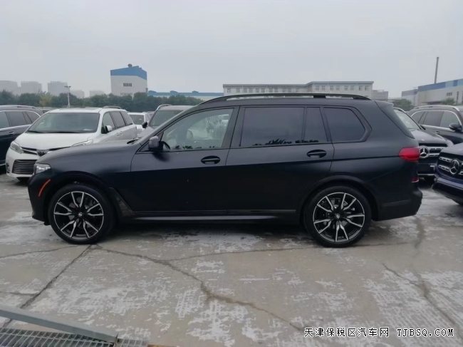 天津港平行进口 宝马x7 现车 手续齐全