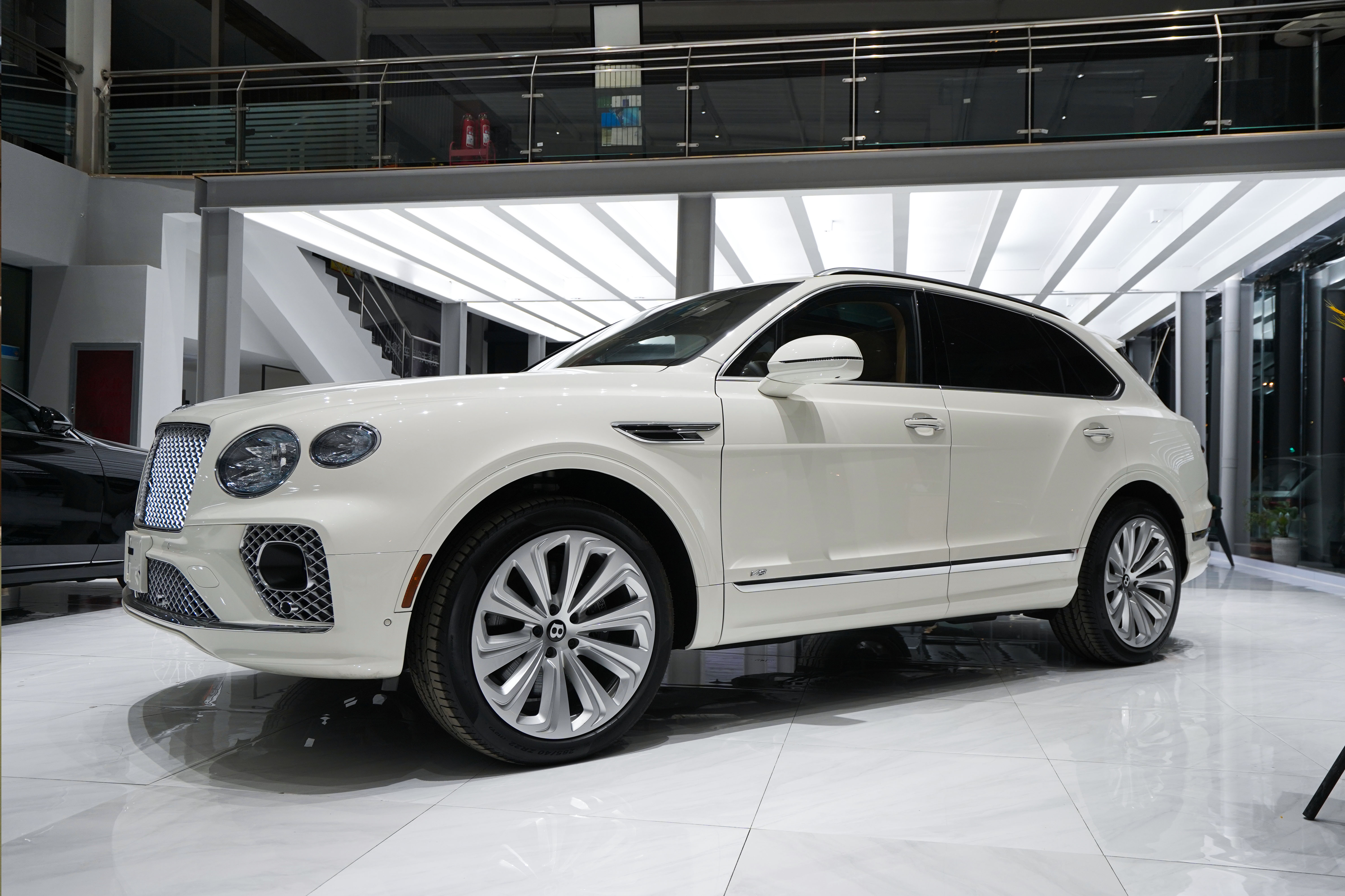 22款平行进口添越展位现车促销热卖中