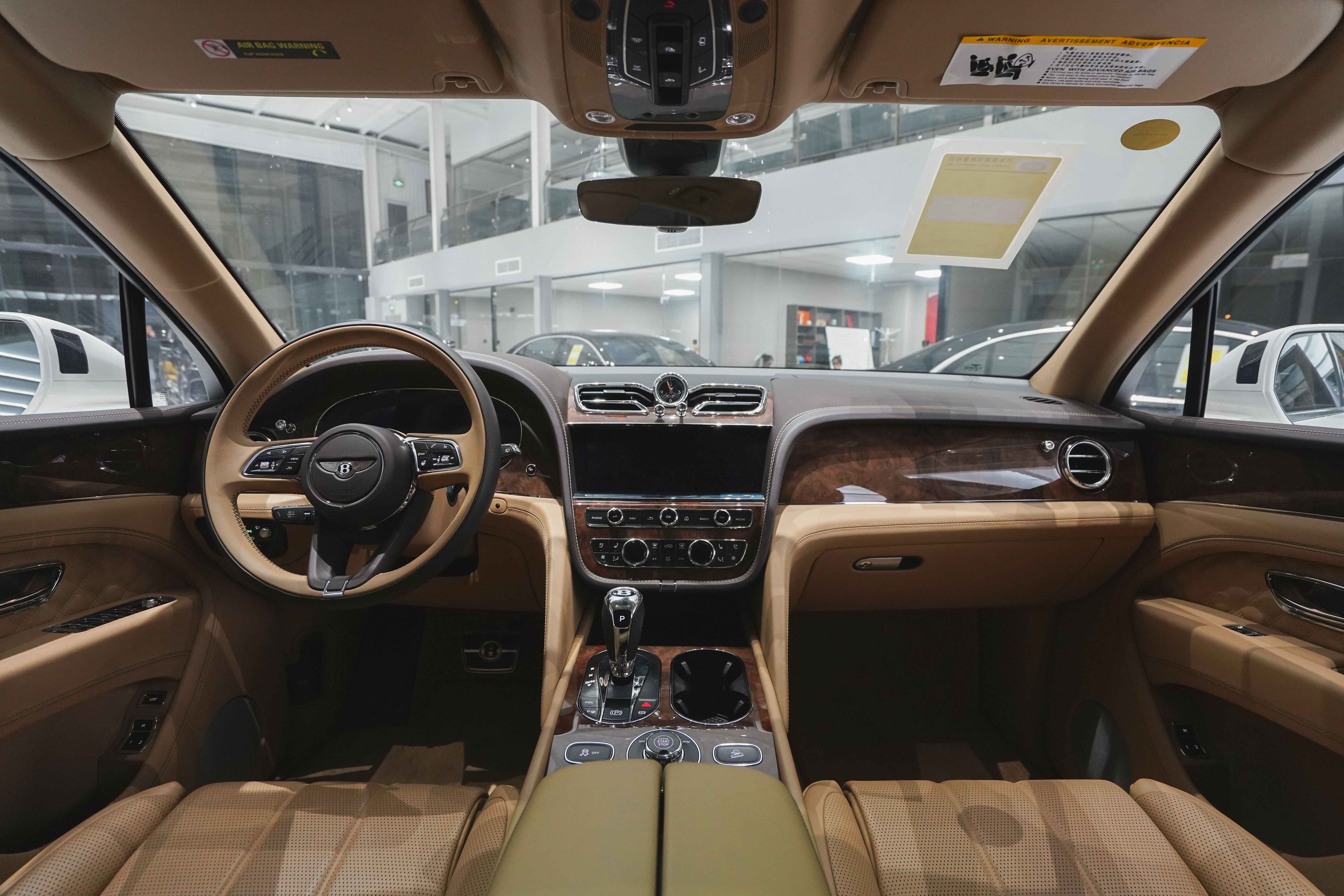 22款平行进口添越展位现车促销热卖中