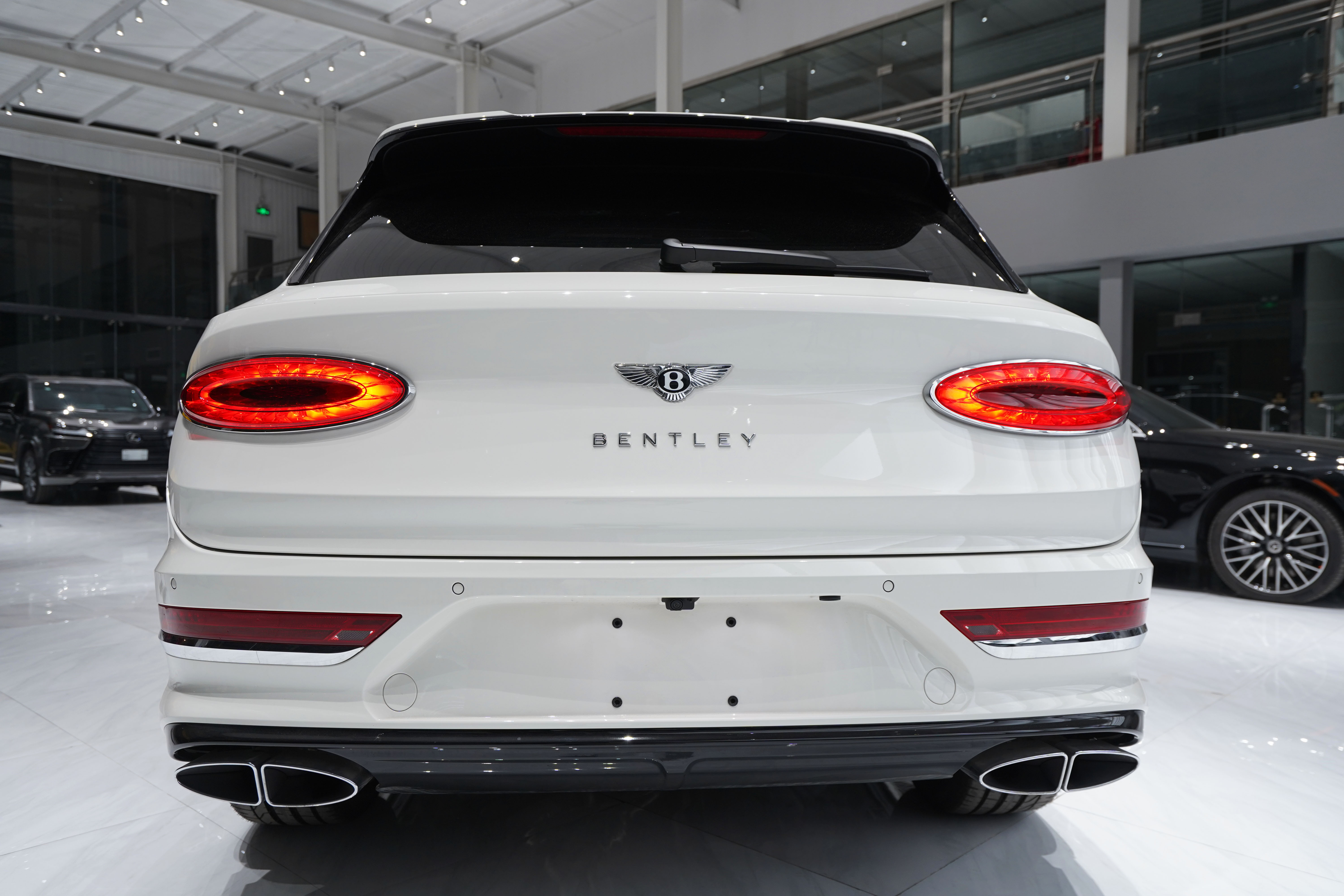 22款平行进口添越展位现车促销热卖中