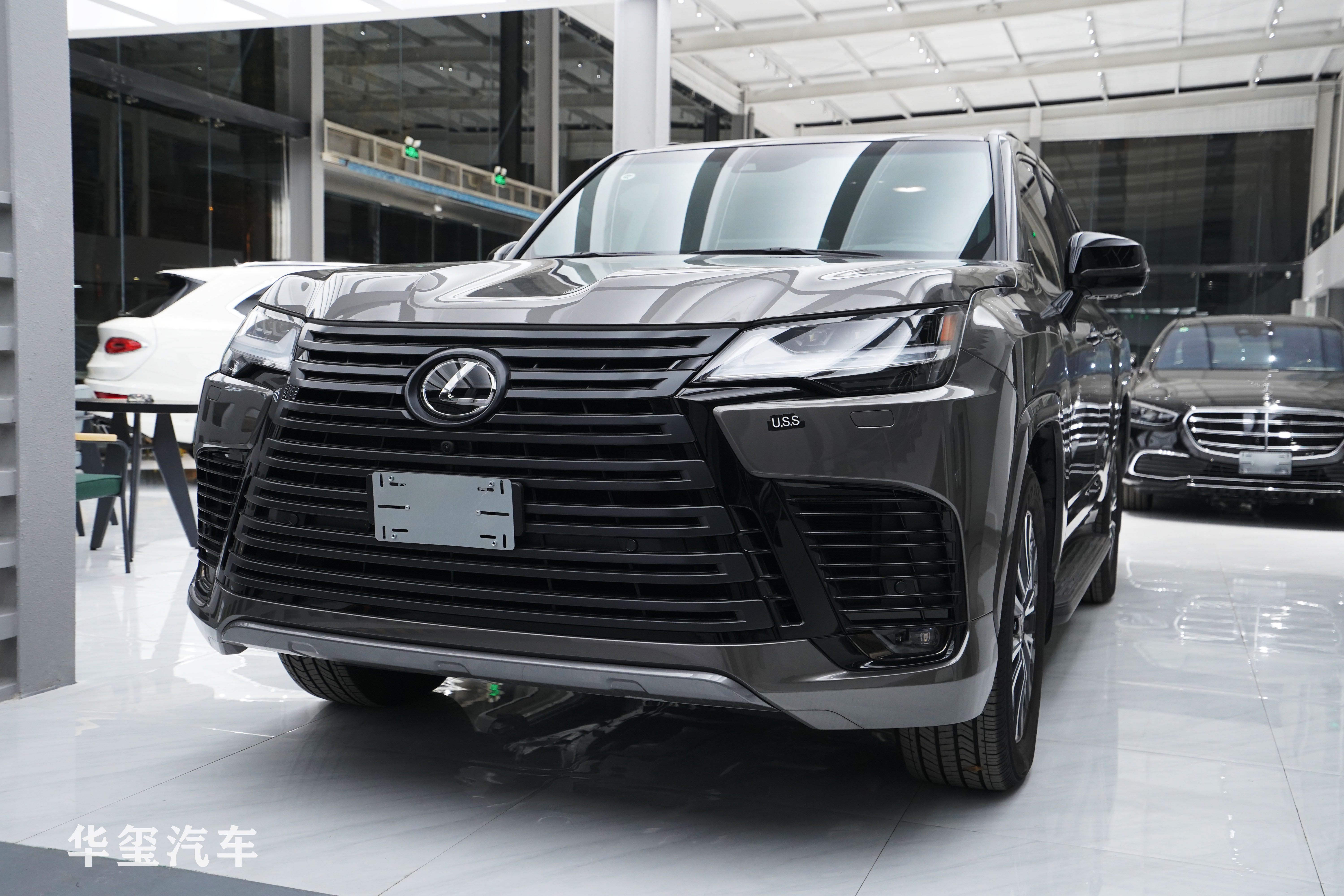 平行进口22款雷克萨斯LX600天津港现车促销优惠175万