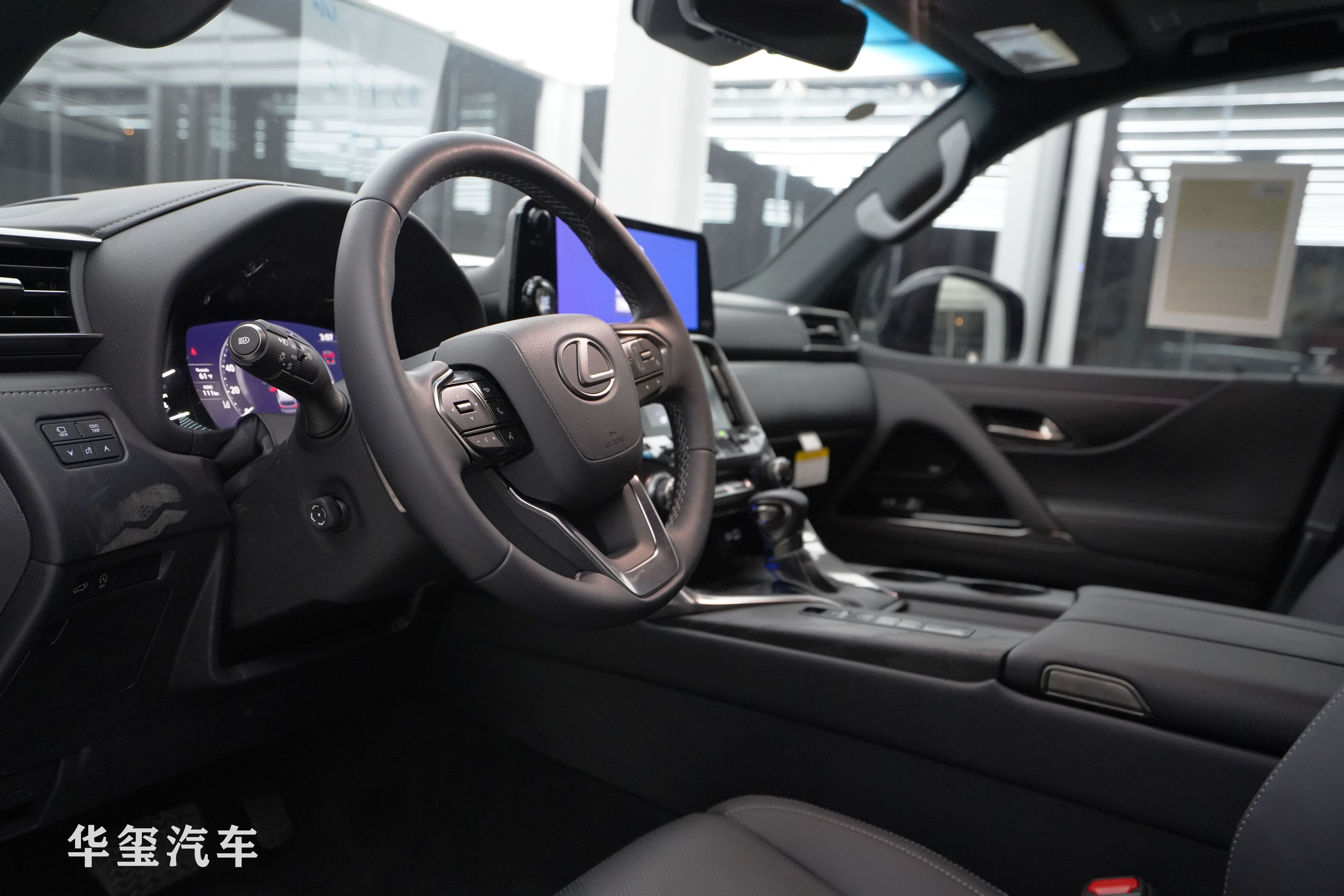 平行进口22款雷克萨斯LX600天津港现车促销优惠175万