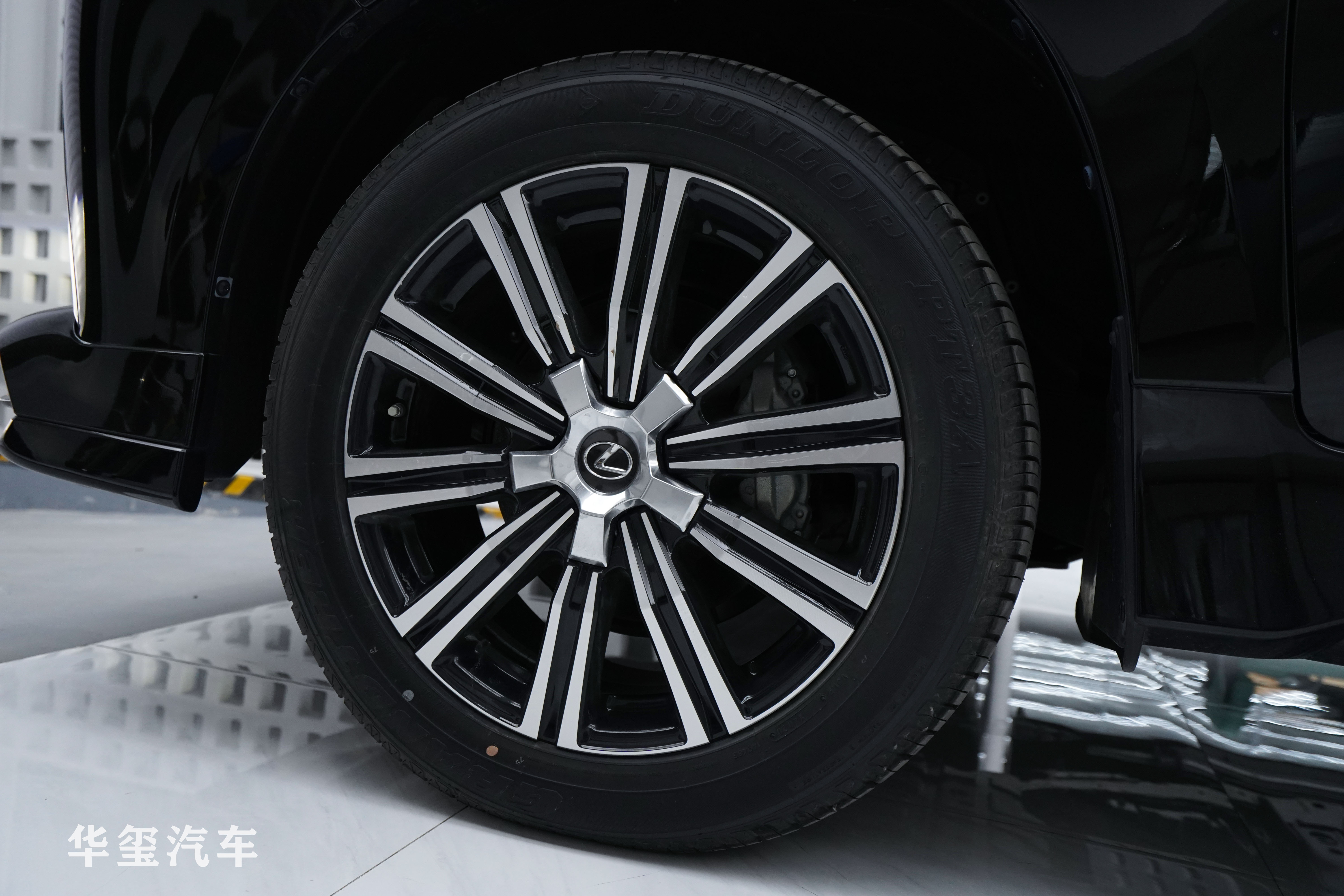 雷克萨斯LX570 中东版 稀缺车型 港口少量现车 最新报价