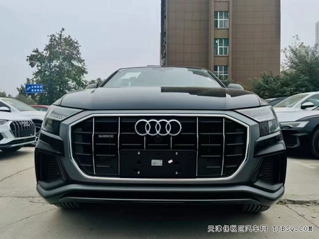 22款平行进口奥迪Q8   现车手续齐全   年底价格大跳水