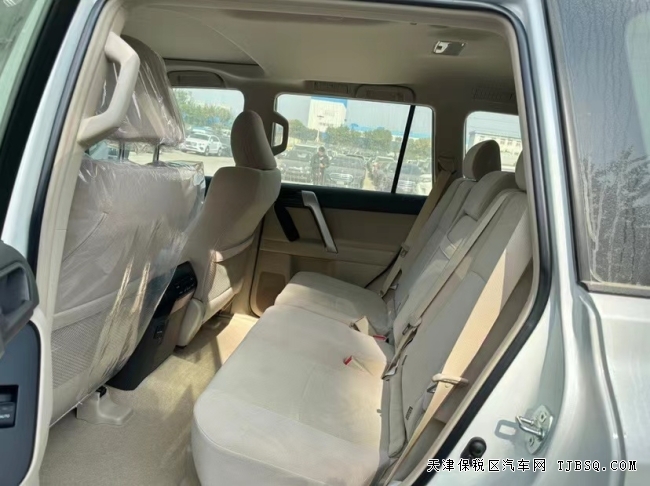 22款霸道2800后挂备胎天津港最新报价以及车辆照片