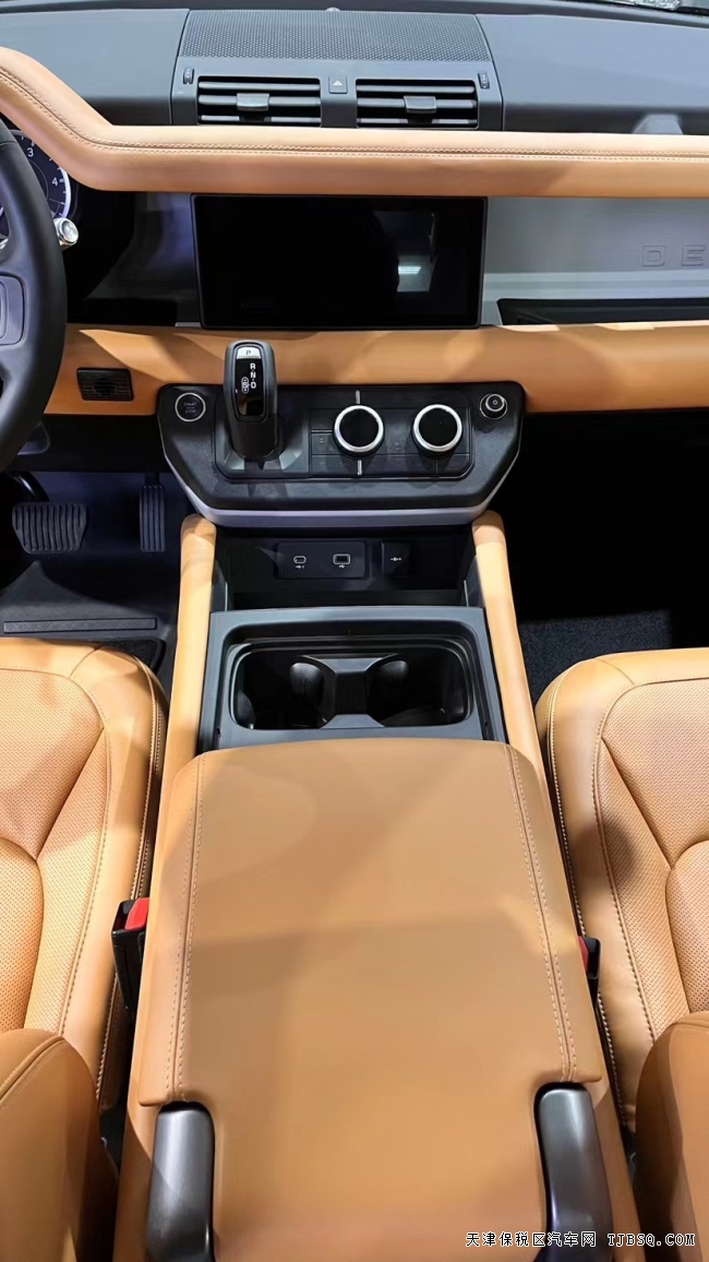 天津平行进口22款路虎卫士110 四门 3.0T 柴油D200 标准 港口热卖 特价