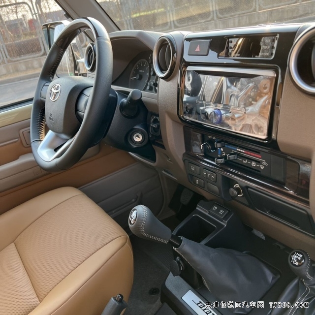 18649036440 平行进口中东版酷路泽LC76手动挡硬派越野车港口现车最新行情