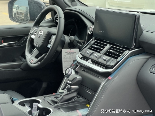 18649036440 22款酷路泽LC300 GR 运动版 颜色: 灰/黑现车手续齐全