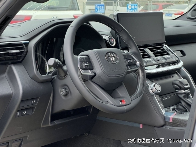 18649036440 22款酷路泽LC300 GR 运动版 颜色: 灰/黑现车手续齐全