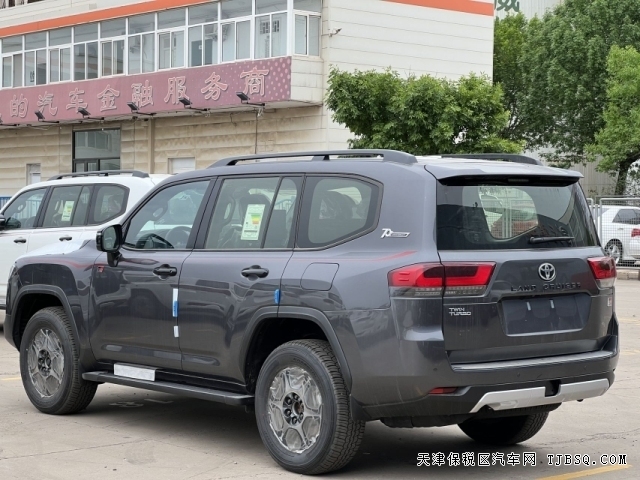 18649036440 22款酷路泽LC300 GR 运动版 颜色: 灰/黑现车手续齐全