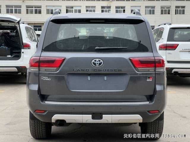 18649036440 22款酷路泽LC300 GR 运动版 颜色: 灰/黑现车手续齐全