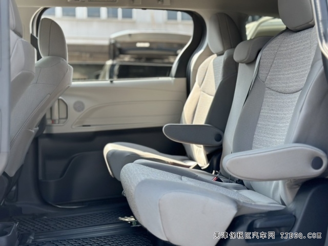 18649036440 23款进口丰田塞纳 豪华商务舒适感十足港口现车