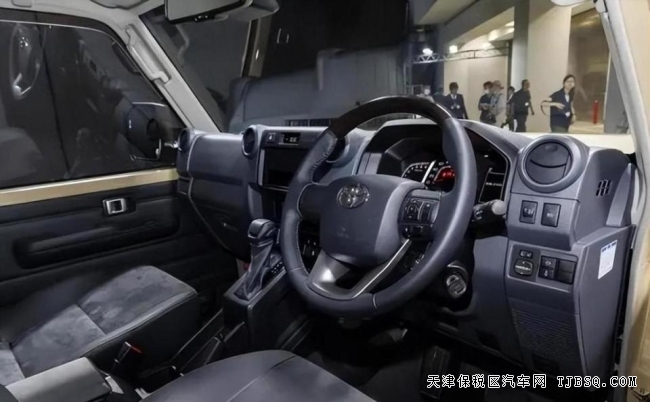 2024款柴油2.8T自动挡酷路泽LC76沙漠黄港口现车随时提