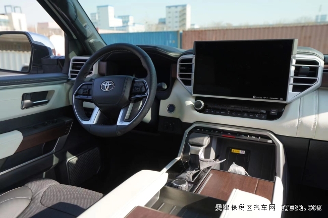 天津平行进口23款丰田红杉港口现车，颜色配置齐全 热卖中