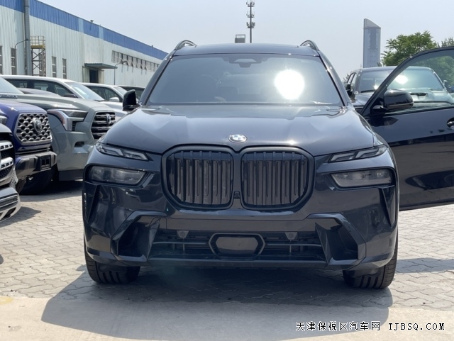 天津港顶级配置23款宝马X7黑武士版国六现车全国落牌