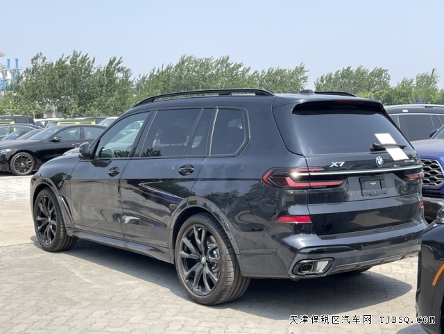 天津港顶级配置23款宝马X7黑武士版国六现车全国落牌