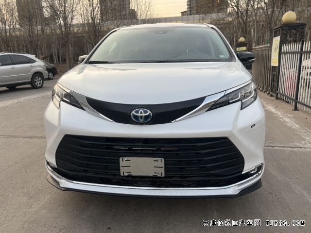 平行进口丰田塞纳2.5混动版大空间MPV天津港热销车型国六在售