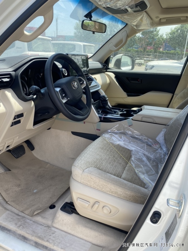 平行进口新款丰田兰德酷路泽开售，4.0升V6动力  82万起