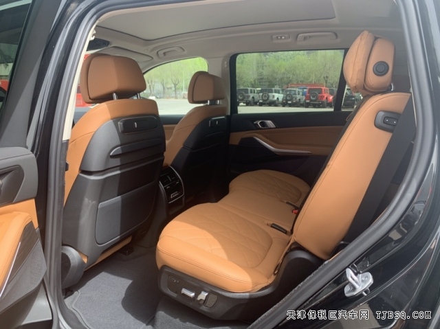 全尺寸SUV的代表车型最新款升级后宝马X7港口热销中最新配置参数行情价格92.5万起