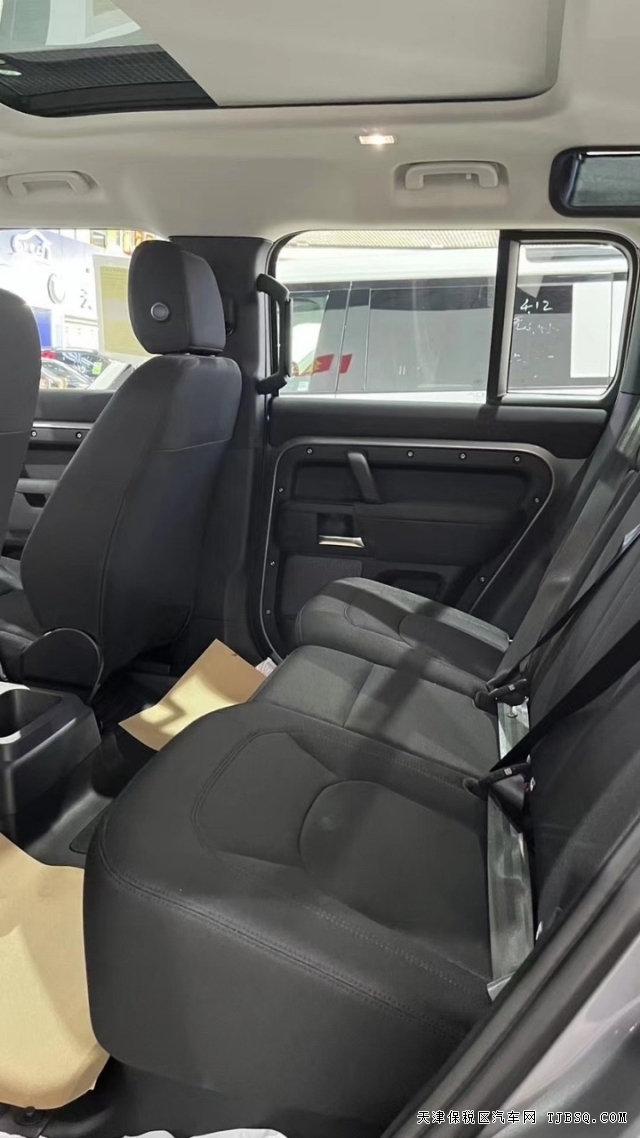 平行进口独有车型23款110柴油版路虎卫士3.0T港口特价79.8万