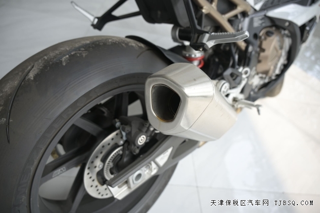平行进口22款宝马双R摩托车M包港口现车销售中最新行情26.5万价格可谈可分期购车